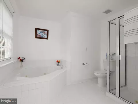 Bath - 1914 Meadowgate Ct, Windsor Mill, MD 21244 photo 2 of 5