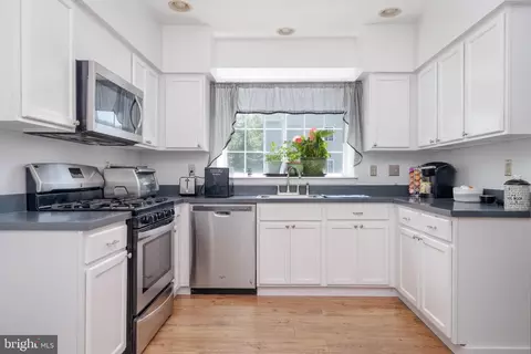 104 Sawgrass Ct, Middle River, MD 21220 photo 3