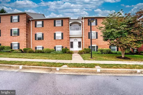 4 Gurteen Ct #301, Lutherville Timonium, MD 21093