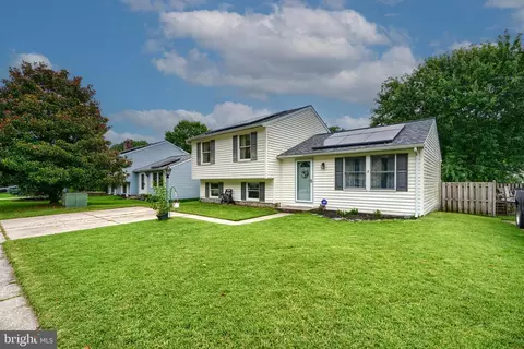 12 Freedom Ct, Middle River, MD 21220