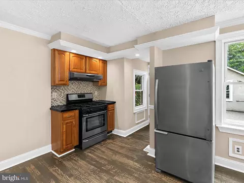 Entry Way - 19 Flagship Rd, Dundalk, MD 21222 photo 1 of 3