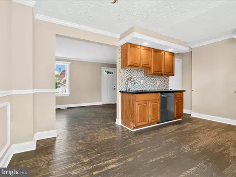 Living - 19 Flagship Rd, Dundalk, MD 21222 photo 4 of 5