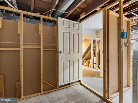 Entry Way - 19 Flagship Rd, Dundalk, MD 21222 photo 3 of 3