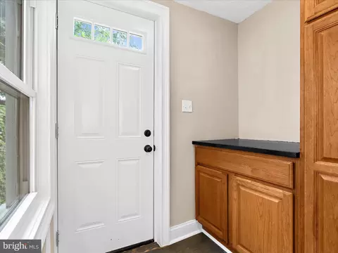 Entry Way - 19 Flagship Rd, Dundalk, MD 21222 photo 2 of 3
