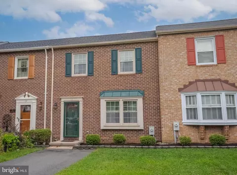 13 Carriage Walk Ct, Parkville, MD 21234