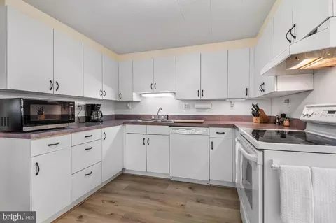 Kitchen - 111 Compass Rd, Middle River, MD 21220 photo 2 of 2