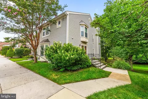 6944 Copperbend Ln, Baltimore, MD 21209