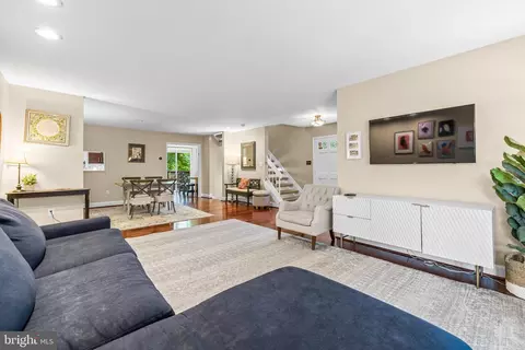 6944 Copperbend Ln, Baltimore, MD 21209 photo 8