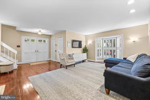 6944 Copperbend Ln, Baltimore, MD 21209 photo 6