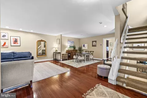 6944 Copperbend Ln, Baltimore, MD 21209 photo 4