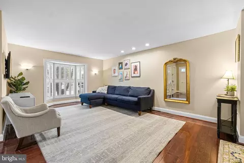 6944 Copperbend Ln, Baltimore, MD 21209 photo 5