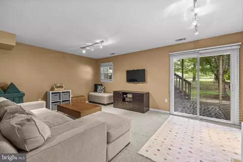 6944 Copperbend Ln, Baltimore, MD 21209 photo 40