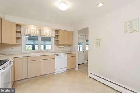 Kitchen - 910 Starbit Rd, Towson, MD 21286 photo 3 of 3