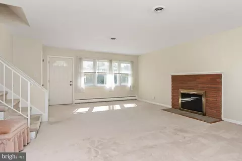 Living - 910 Starbit Rd, Towson, MD 21286 photo 4 of 8