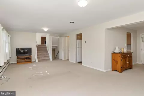 Living - 910 Starbit Rd, Towson, MD 21286 photo 7 of 8