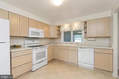 Kitchen - 910 Starbit Rd, Towson, MD 21286 photo 1 of 3