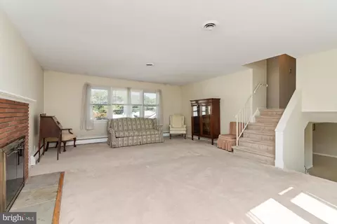 Living - 910 Starbit Rd, Towson, MD 21286 photo 2 of 8