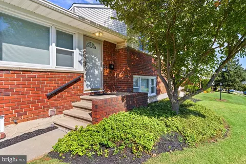 Exterior - 910 Starbit Rd, Towson, MD 21286 photo 2 of 8