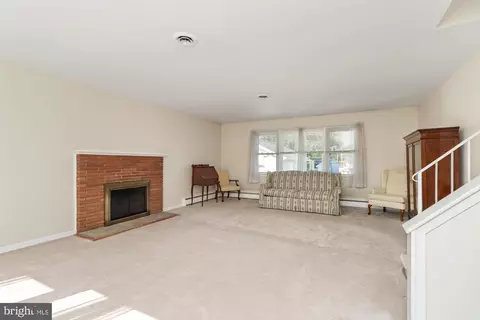 Living - 910 Starbit Rd, Towson, MD 21286 photo 1 of 8