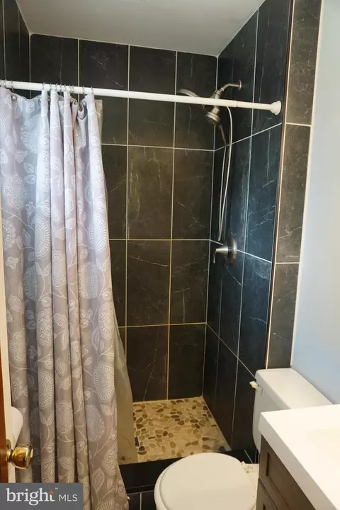 Bath - 8610 Oak Rd, Sparrows Point, MD 21219 photo 1 of 8