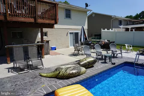 Exterior - 8610 Oak Rd, Sparrows Point, MD 21219 photo 12 of 14