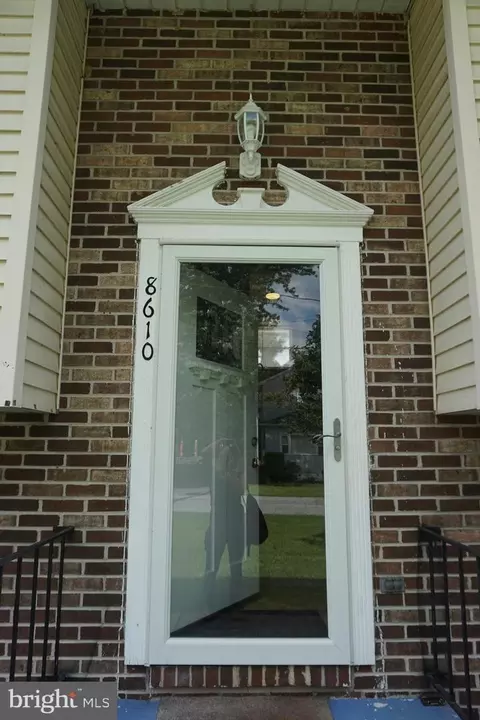 Entry Way - 8610 Oak Rd, Sparrows Point, MD 21219 photo 6 of 9
