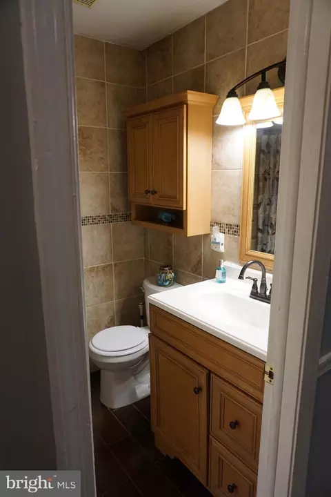 Bath - 8610 Oak Rd, Sparrows Point, MD 21219 photo 3 of 8