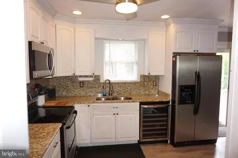 Kitchen - 8610 Oak Rd, Sparrows Point, MD 21219 photo 2 of 7