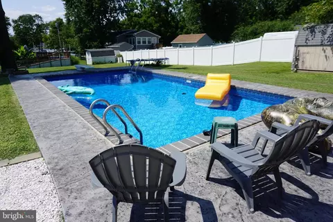 Exterior - 8610 Oak Rd, Sparrows Point, MD 21219 photo 11 of 14