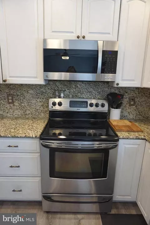 Kitchen - 8610 Oak Rd, Sparrows Point, MD 21219 photo 6 of 7