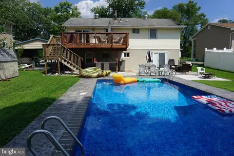 Exterior - 8610 Oak Rd, Sparrows Point, MD 21219 photo 6 of 14