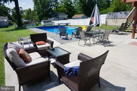 Exterior - 8610 Oak Rd, Sparrows Point, MD 21219 photo 3 of 14