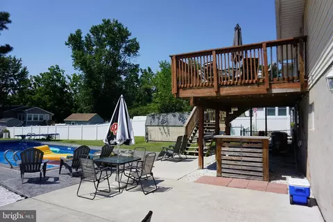 Exterior - 8610 Oak Rd, Sparrows Point, MD 21219 photo 10 of 14