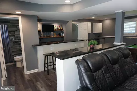 Entry Way - 8610 Oak Rd, Sparrows Point, MD 21219 photo 8 of 9
