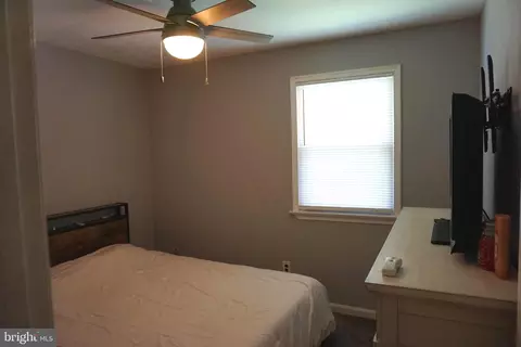 Bedroom - 8610 Oak Rd, Sparrows Point, MD 21219 photo 2 of 4