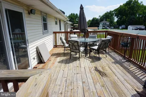 Exterior - 8610 Oak Rd, Sparrows Point, MD 21219 photo 5 of 14