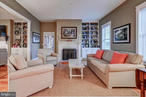 Living - 13401 Manor Rd, Baldwin, MD 21013 photo 2 of 4
