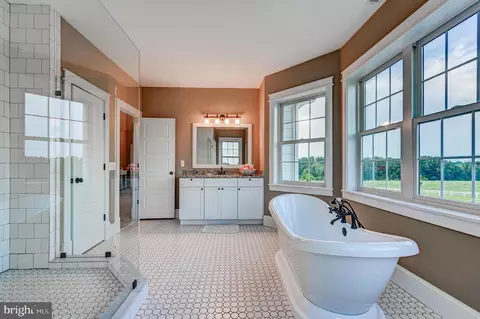 Bath - 13401 Manor Rd, Baldwin, MD 21013 photo 1 of 2