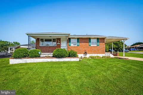 900 Essex Sq, Essex, MD 21221