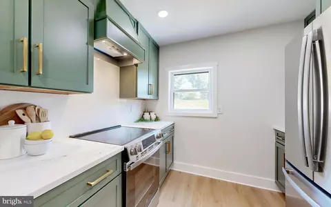 Kitchen - 4414 Mount Carmel Rd, Hampstead, MD 21074 photo 3 of 6