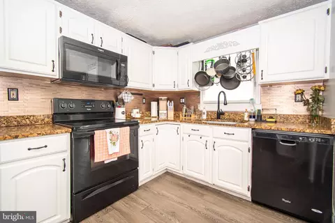 1 Days End, Rosedale, MD 21237