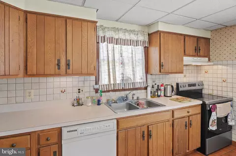 2935 Baltimore Ave, Halethorpe, MD 21227 photo 10