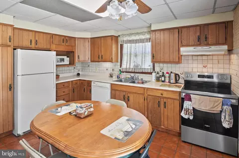 2935 Baltimore Ave, Halethorpe, MD 21227 photo 11