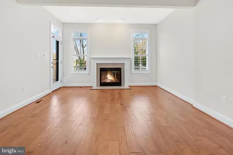 Living - 6923 Summit Cir, Baltimore, MD 21239 photo 2 of 7