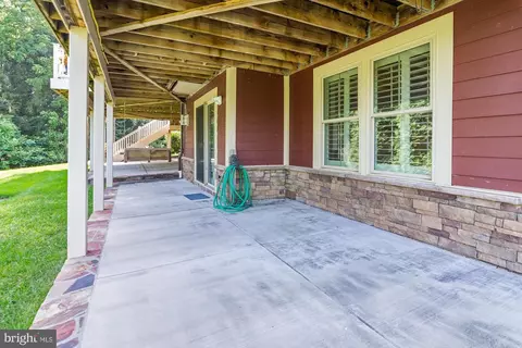 Exterior - 6923 Summit Cir, Baltimore, MD 21239 photo 6 of 7