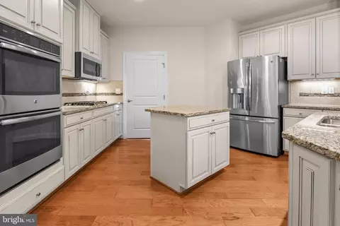 Kitchen - 6923 Summit Cir, Baltimore, MD 21239 photo 5 of 8