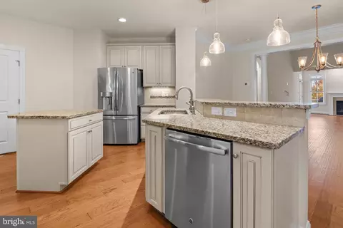 Kitchen - 6923 Summit Cir, Baltimore, MD 21239 photo 6 of 8