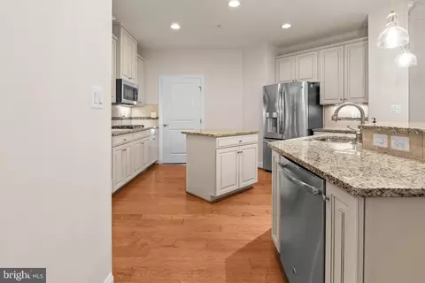 Kitchen - 6923 Summit Cir, Baltimore, MD 21239 photo 3 of 8