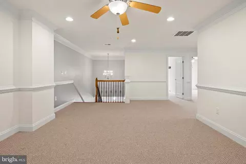 Living - 6923 Summit Cir, Baltimore, MD 21239 photo 4 of 7
