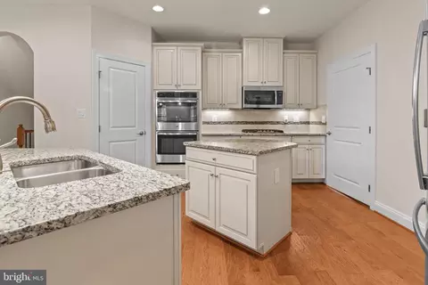 Kitchen - 6923 Summit Cir, Baltimore, MD 21239 photo 2 of 8